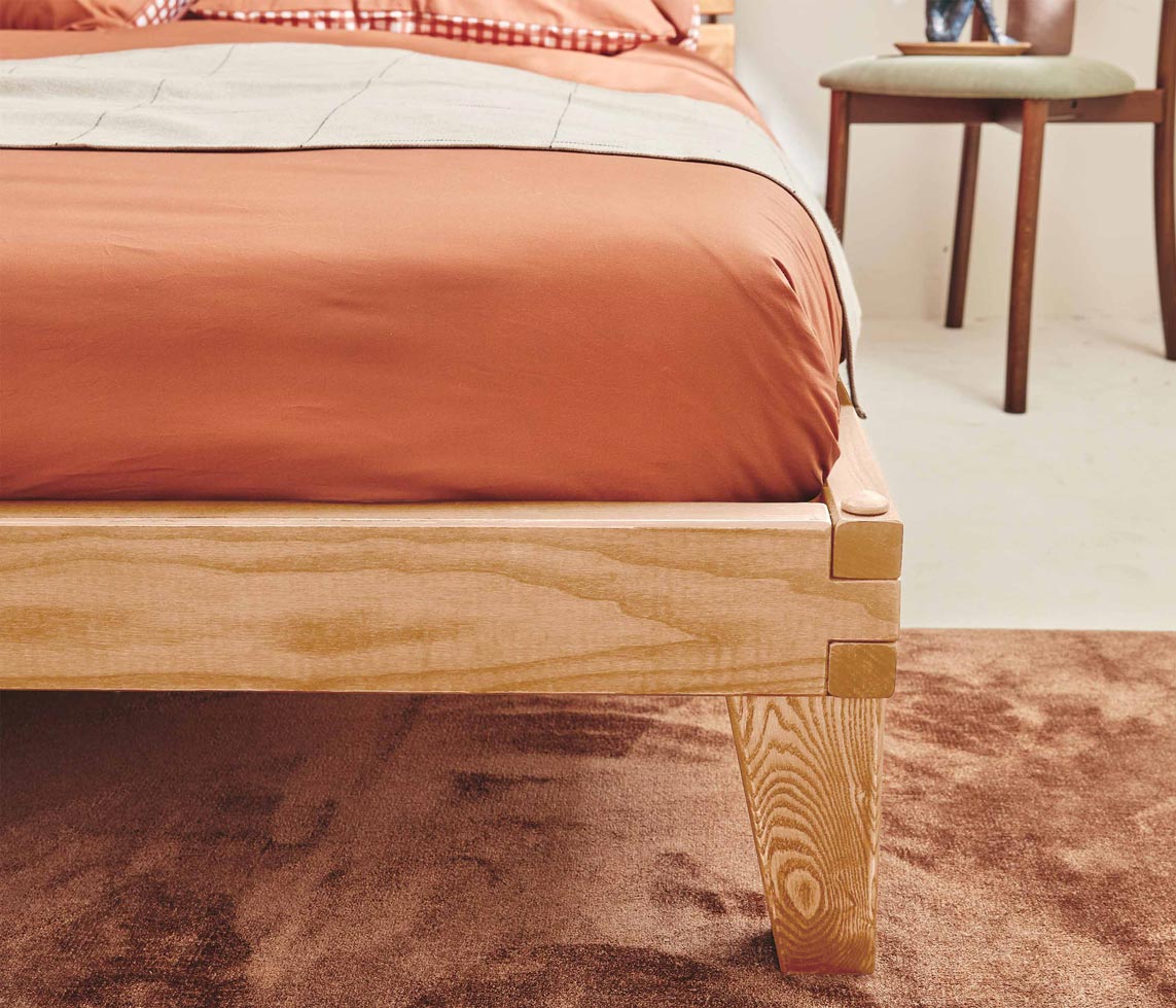 LUCA solid wood bed base
