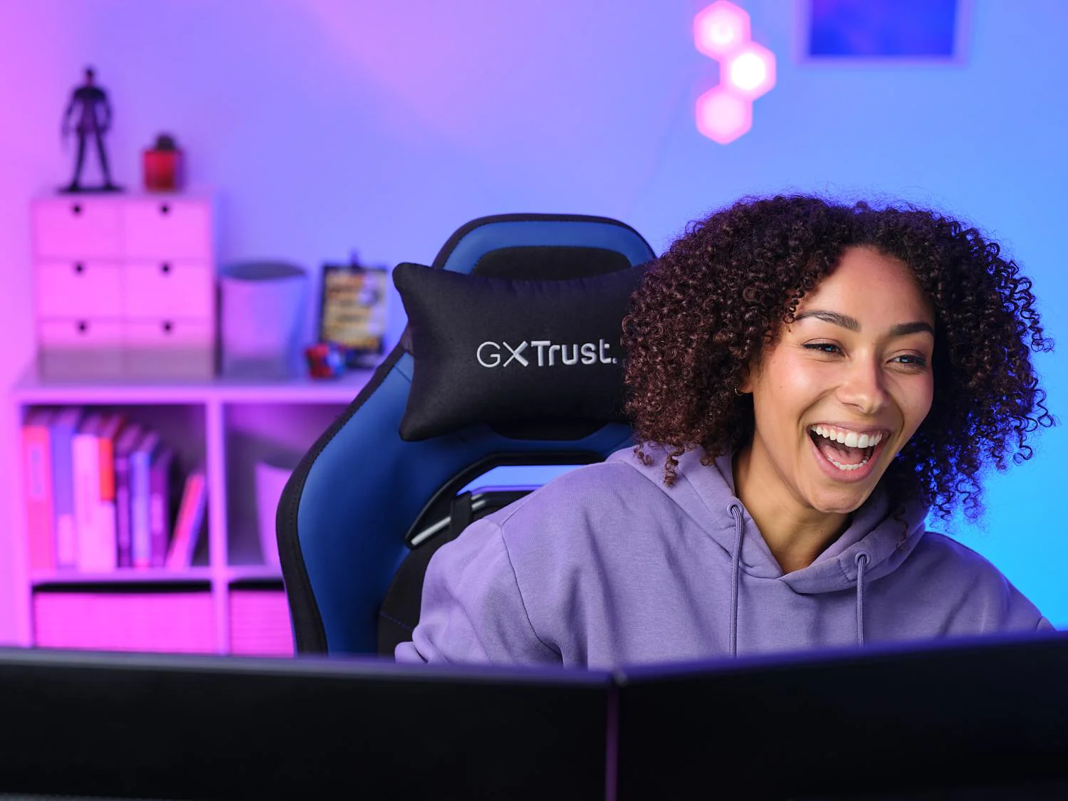 TRUST GXT714B RUYA GAMING CHAIR - BLUE